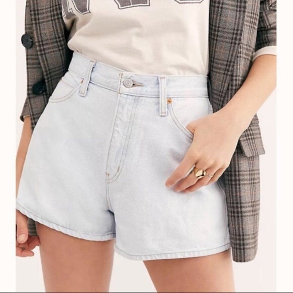 Levi’s High Rise Wide Leg Mid Length Short Light Wash